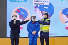 陜西：韓城公安交警進校